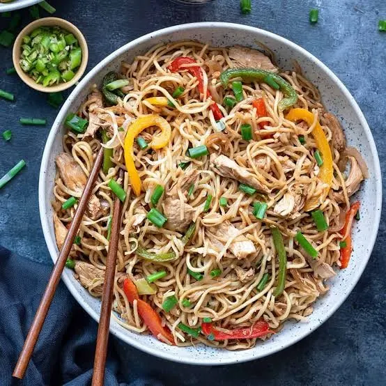 Hakka Chicken Noodles